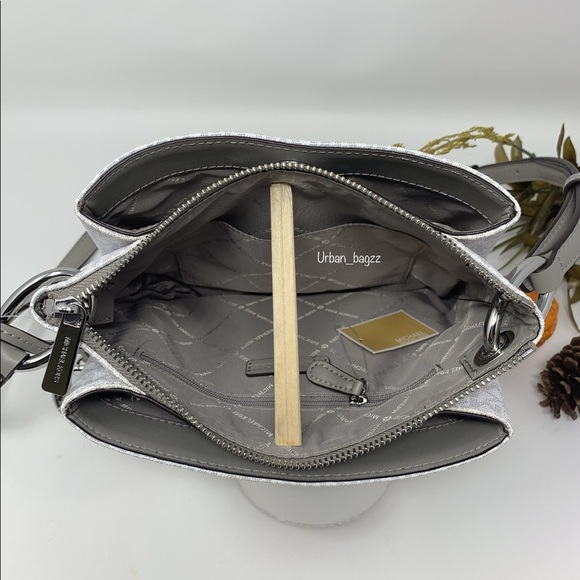 Michael Kors Nicole Triple Compartment Crossbody - Picture 4 of 12